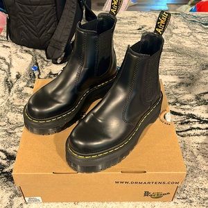 Platform Dr Marten Chelsea Boots